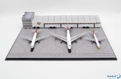 SF Airlines Package Warehouse Diorama mit Plexiglashaube